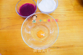 9个月以上辅食快手火龙果松饼的做法步骤:2