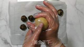 五仁馅月饼的做法步骤:8