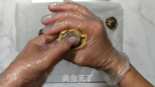 五仁馅月饼的做法步骤:9