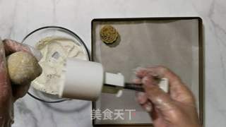 五仁馅月饼的做法步骤:10