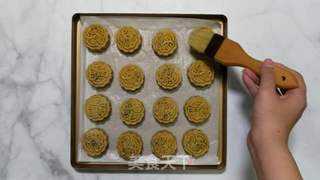 五仁馅月饼的做法步骤:13