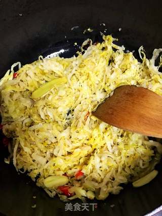 家常版酸菜汆白肉的做法步骤:3