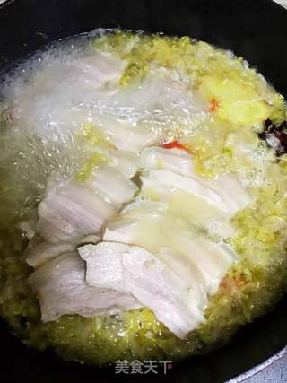 家常版酸菜汆白肉的做法步骤:5