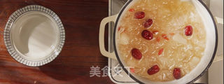 抗秋燥?不如干了这碗冰糖雪梨银耳羹!的做法步骤:4