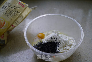 芝士芝麻蛋饼的做法步骤：2