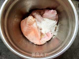 清炖土鸡猪肚汤的做法步骤:2
