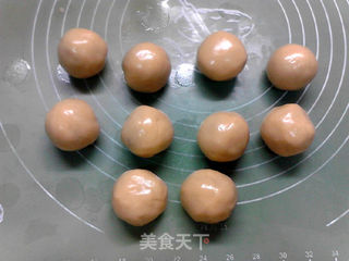 奶香栗蓉月饼的做法步骤:10
