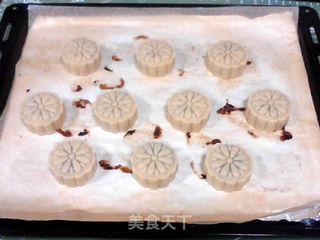 奶香栗蓉月饼的做法步骤:14