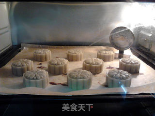 奶香栗蓉月饼的做法步骤:15