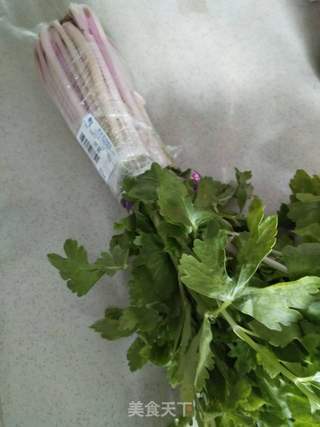 芹菜馅蒸饺的做法步骤:2