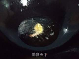 自制零食一一油炸黄金虾的做法步骤:9