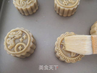 莲蓉月饼的做法步骤:7