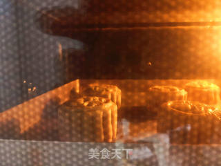 莲蓉月饼的做法步骤:8