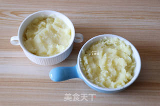 金枪鱼肠焗土豆泥的做法步骤:4