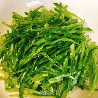 红椒丝炒豆角丝的做法步骤：2