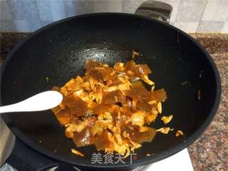 辣白菜炒苕皮的做法步骤:8