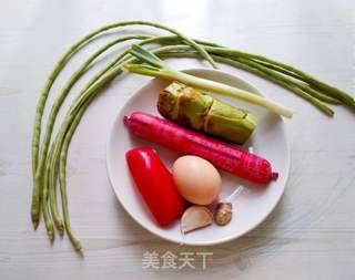 鸡蛋什锦炒饭的做法步骤:2