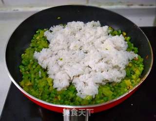 鸡蛋什锦炒饭的做法步骤:13