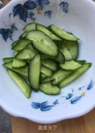 黄瓜拌梭子蟹肉的做法步骤:4