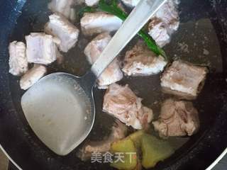 茄汁排骨的做法步骤：2