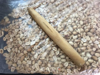 花生酥糖的做法步骤:3