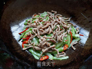 西芹炒肉丝的做法步骤:6