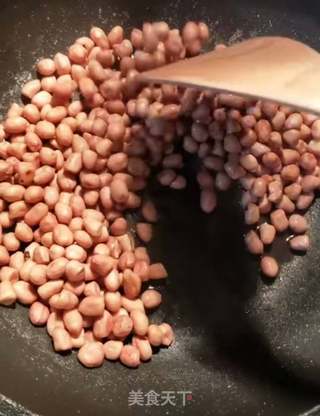 盐爆花生米的做法步骤：5