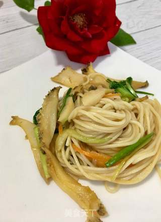 鲍鱼炒面的做法步骤:15
