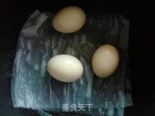 电饭煲煮鸡蛋的做法步骤:2
