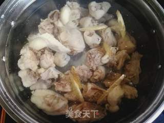 香菇炖鸡汤的做法步骤：3