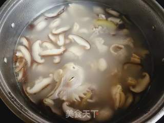 香菇炖鸡汤的做法步骤：6