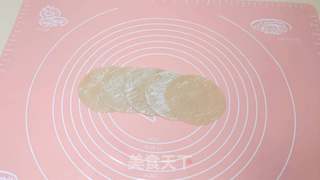 香煎玫瑰饺子的做法步骤:3