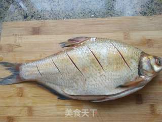 红烧鳊鱼的做法步骤:2