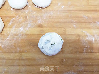 葱花饼的做法步骤:9