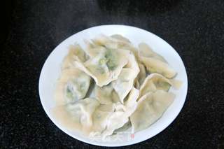 西葫芦韭菜鸡蛋馅水饺的做法步骤:8