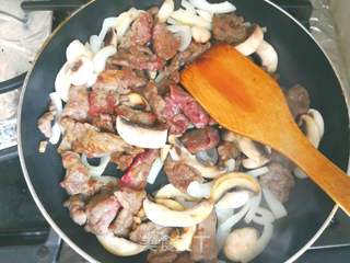 红酒牛肉意面的做法步骤:6