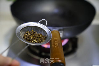 酸菜肥肠宽面的做法步骤:2