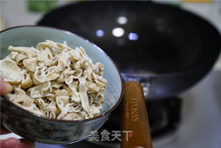 酸菜肥肠宽面的做法步骤:3