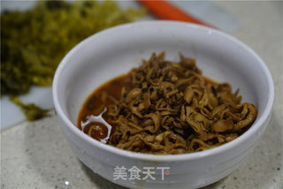 酸菜肥肠宽面的做法步骤:6