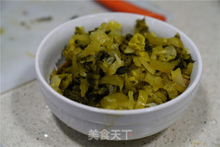 酸菜肥肠宽面的做法步骤:7
