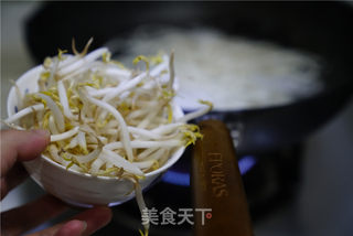 酸菜肥肠宽面的做法步骤:12