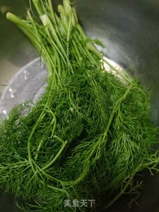 凉拌小茴香的做法步骤：1