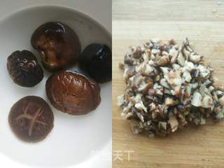 腊肉香菇锅贴饺子的做法步骤:2