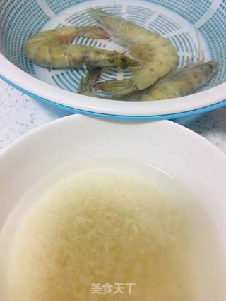 鲜虾香芹粥的做法步骤：1