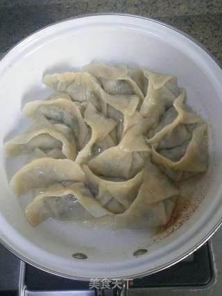 腊肉香菇锅贴饺子的做法步骤:14