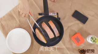 三文鱼还在生吃吗?90秒厨房教你做美味的焦糖三文鱼!的做法步骤:8