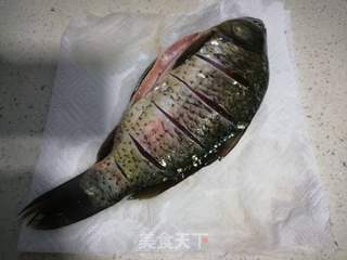 红烧鲫鱼的做法步骤：3