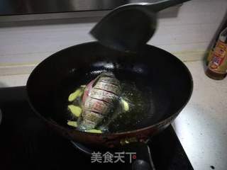 红烧鲫鱼的做法步骤：6