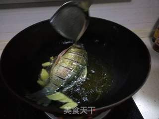 红烧鲫鱼的做法步骤：7