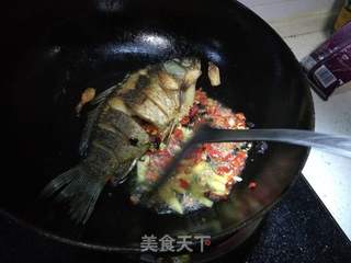 红烧鲫鱼的做法步骤：10